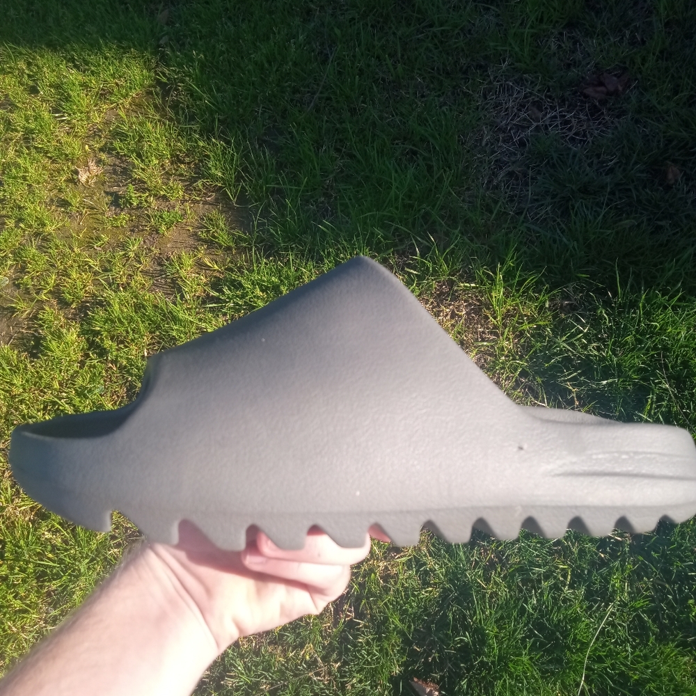 Adidas Yeezy Slide onyx Size 11